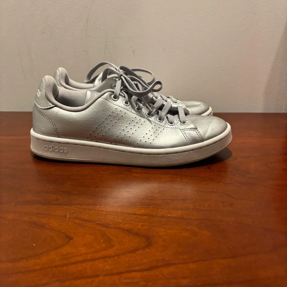 Adidas Men's Cloudfoam Sneakers in Metallic Silver Size 8.5